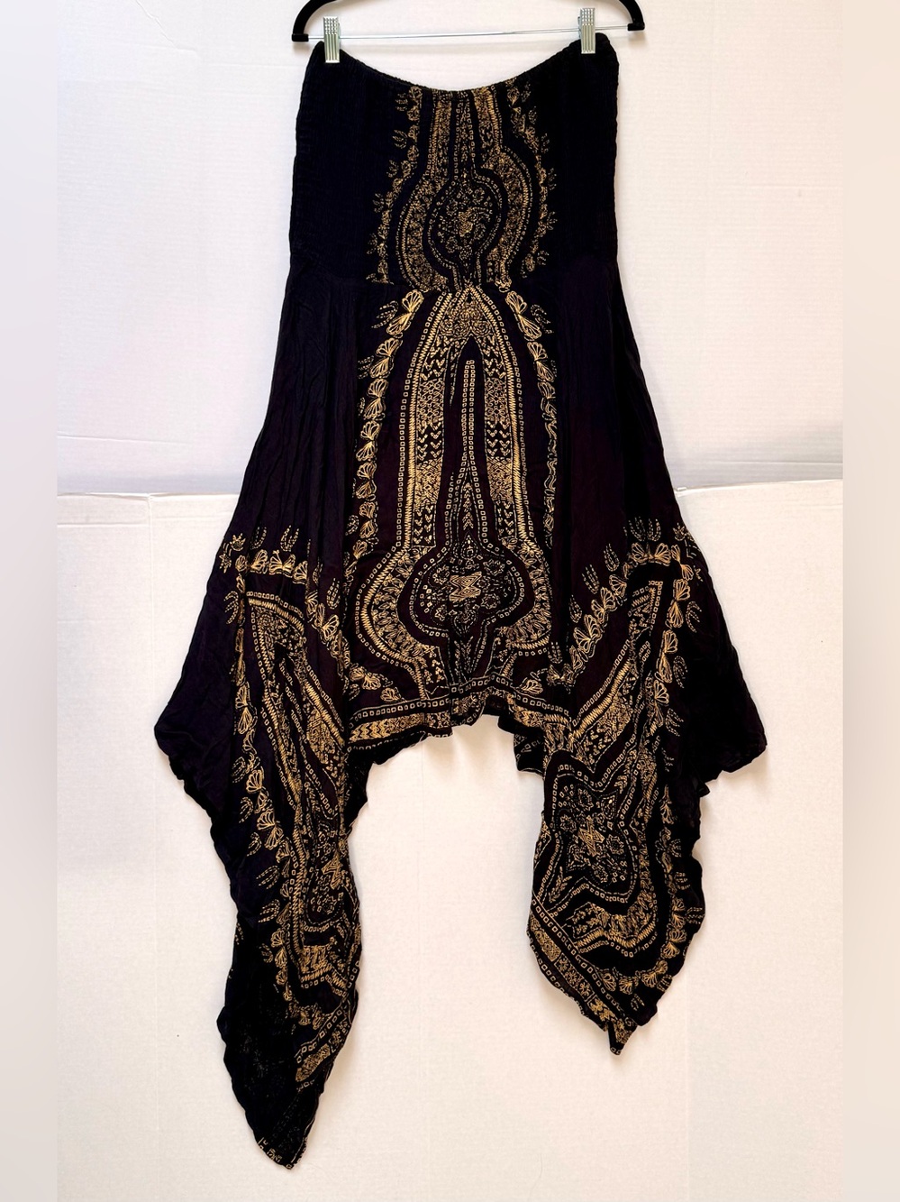 BEACH DRESS STRAPLESS COVERUP BLACK GOLD RUCHED TUBE TOO HANKERCHEIF HEM SIZE M